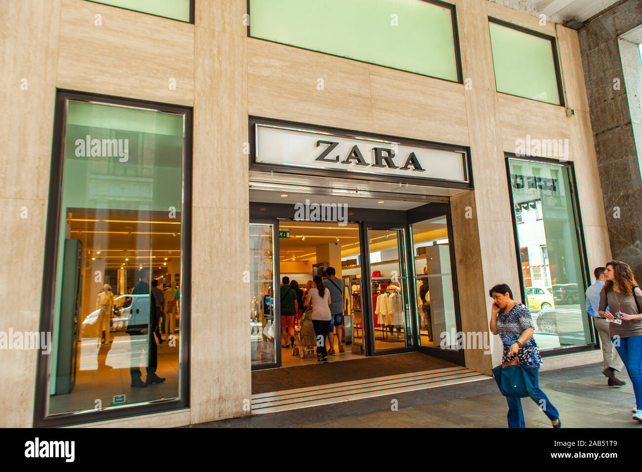 Zara italy hi-res stock photography and images - Alamy