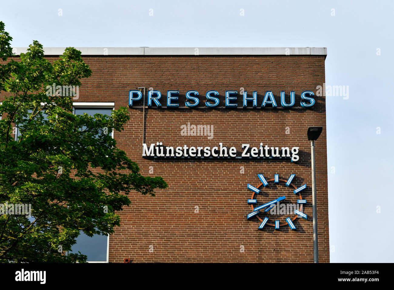 Pressehaus Munstersche Zeitung Neubruckenstrasse Munster Nordrhein Westfalen Deutschland Stock Photo Alamy
