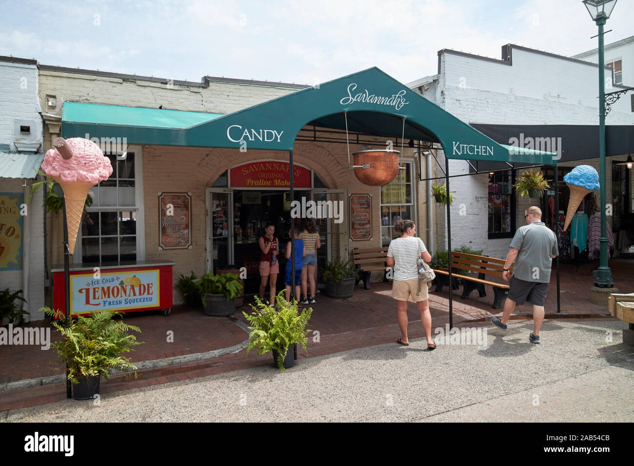 savannahs candy kitchen original praline maker savannah city market