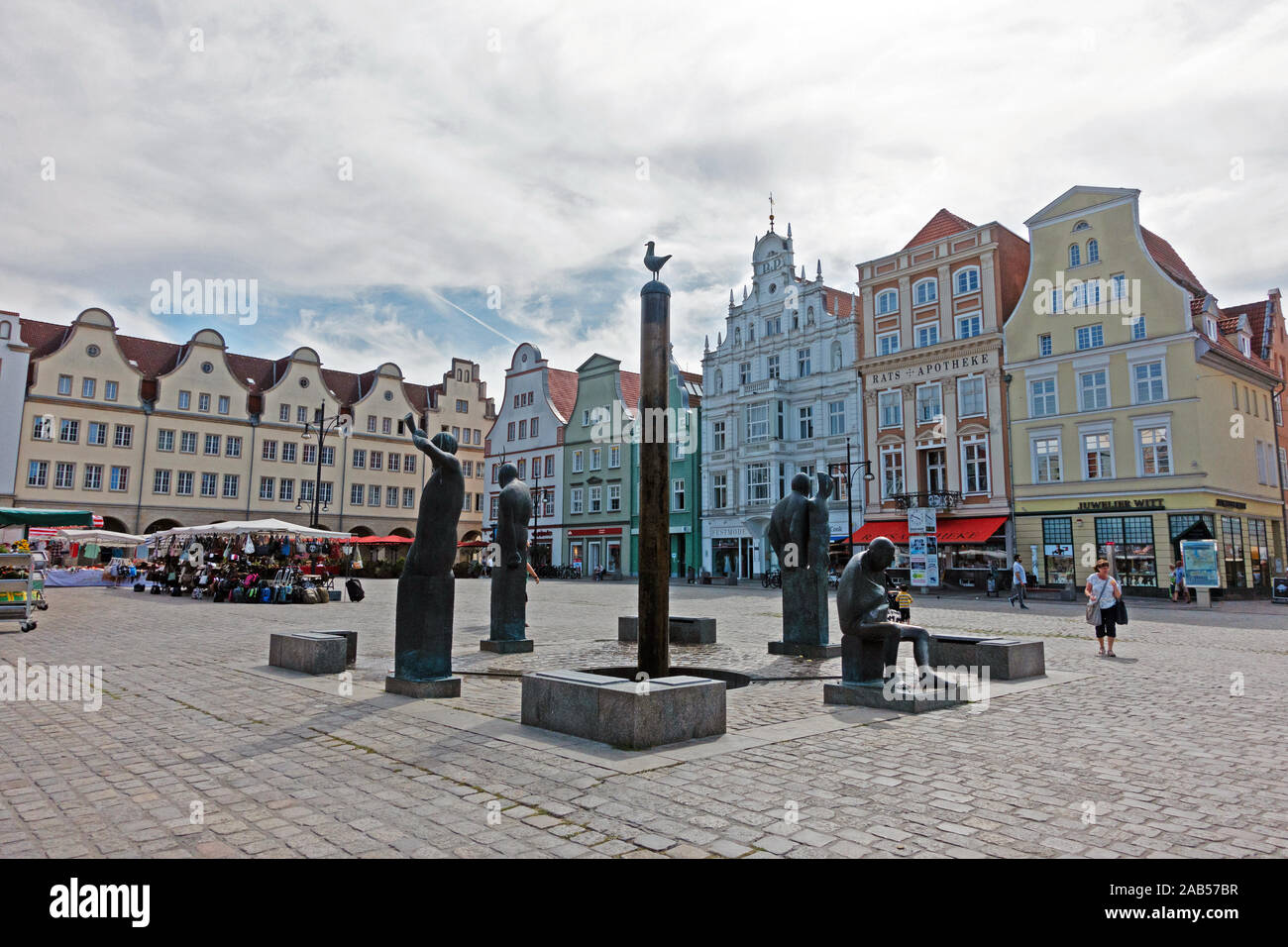 Sculptures in Neuer Markt Square, Rostock Stock Photo: 333873787 ...