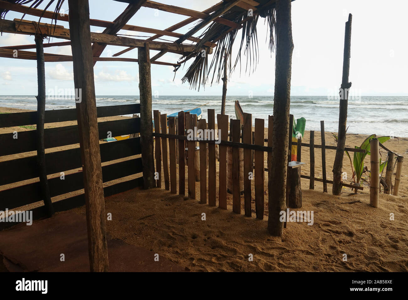 Bungalow with boat on tropical beach in Sri Lanka Stock Photo