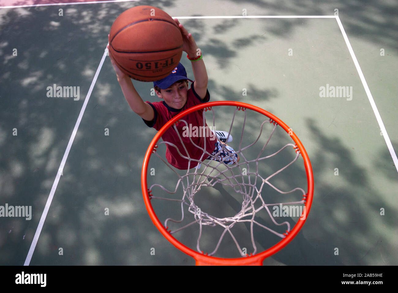 Dunking Basketball High Resolution Stock Photography and Images Alamy