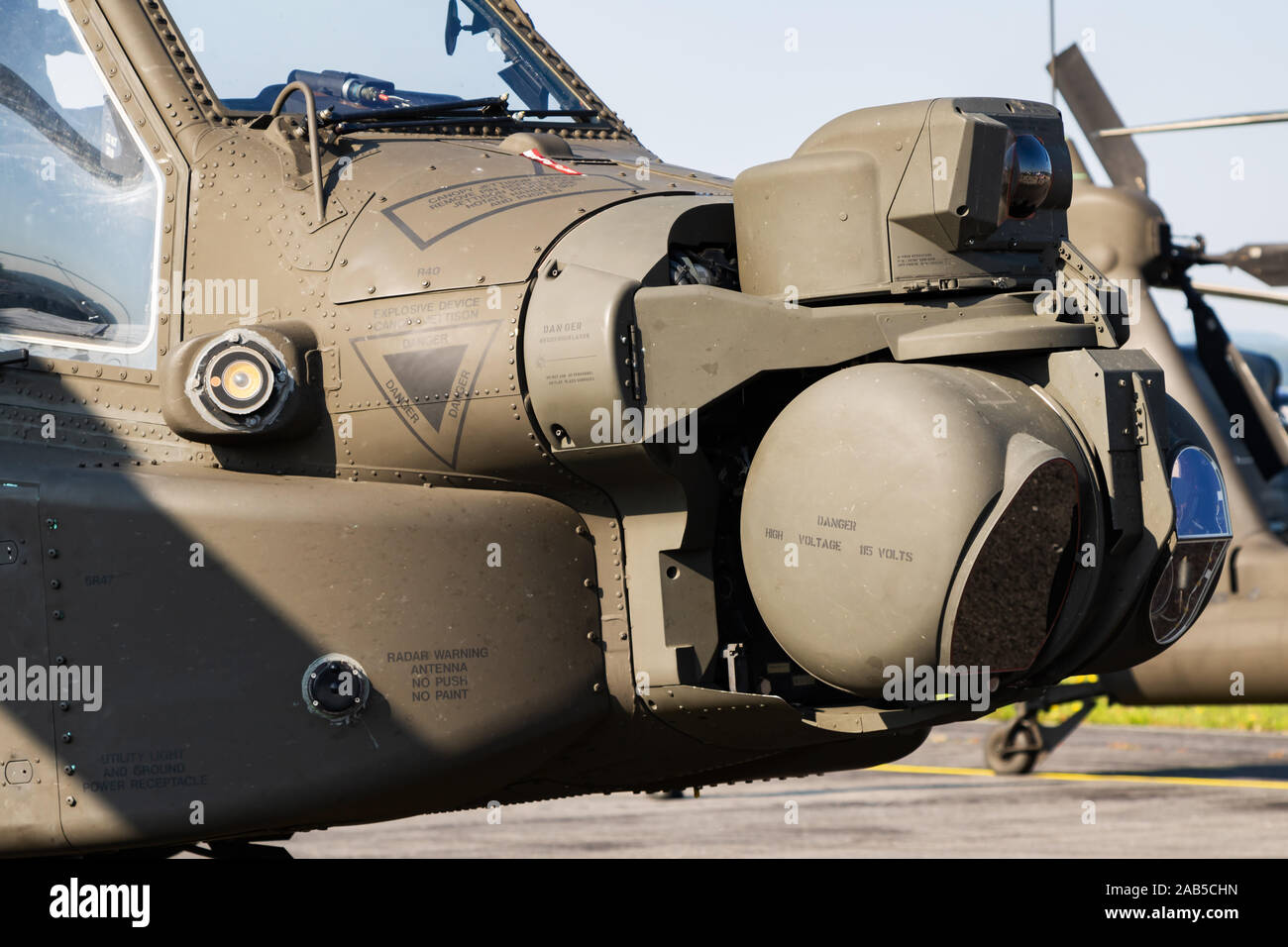 Apache Helicopter Action High Resolution Stock Photography And Images Alamy