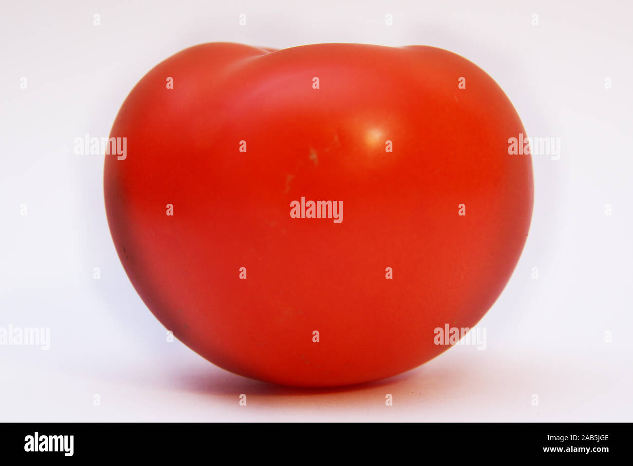 Red tomato isolated on white background. Clipping path . Fresh tomato ...