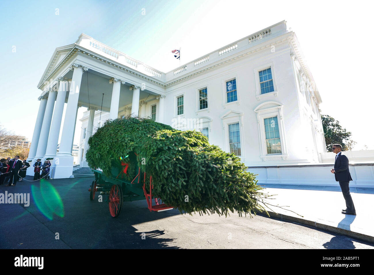 Washington, United States. 25th Nov, 2019. A Secret Service agent stands by as a horse drawn carriage delivers the official White House Christmas at the White House in Washington, DC on Monday, November 25, 2019. The douglas fir tree is from Mahantongo Valley Farms in Pitman, Pennsylvania. Photo by Kevin Dietsch/UPI Credit: UPI/Alamy Live News Stock Photo
