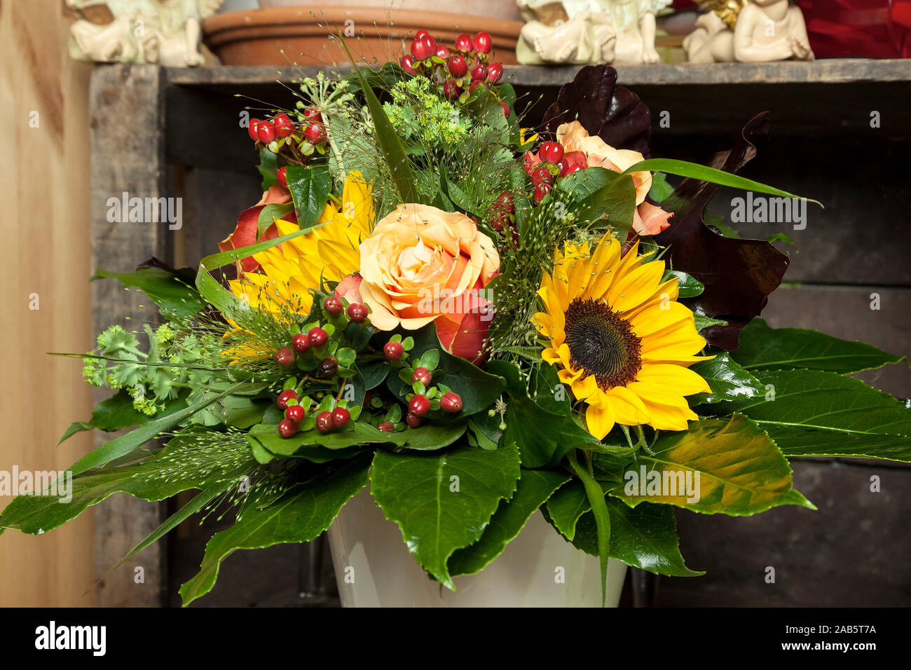Ein wunderschoen zusammengestelltes Blumenbouquet Stock Photo