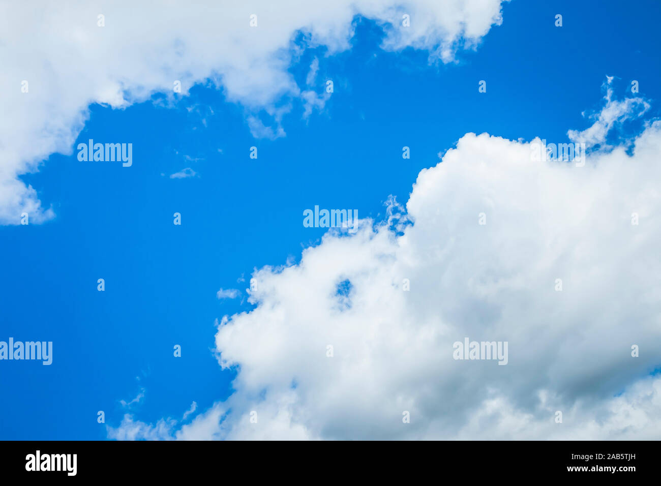 Ein wunderschoener blauer Himmel Stock Photo