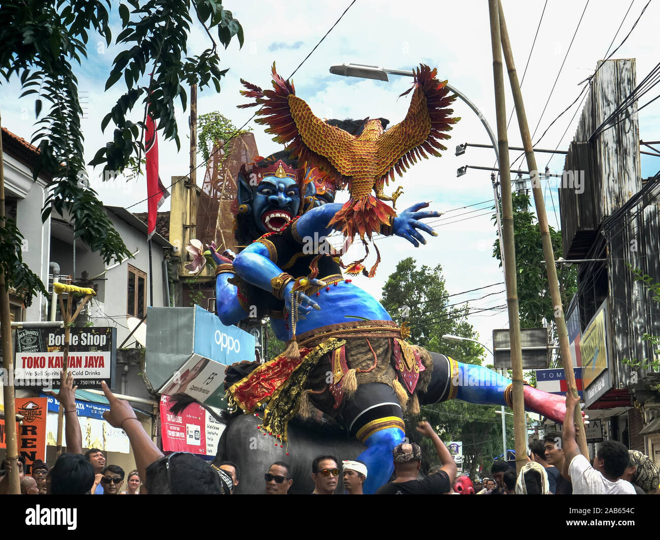 KUTA, INDONESIA - MARCH, 16, 2018: villagers moving an ogoh-ogoh statue for  the new year parade at kuta on bali Stock Photo - Alamy