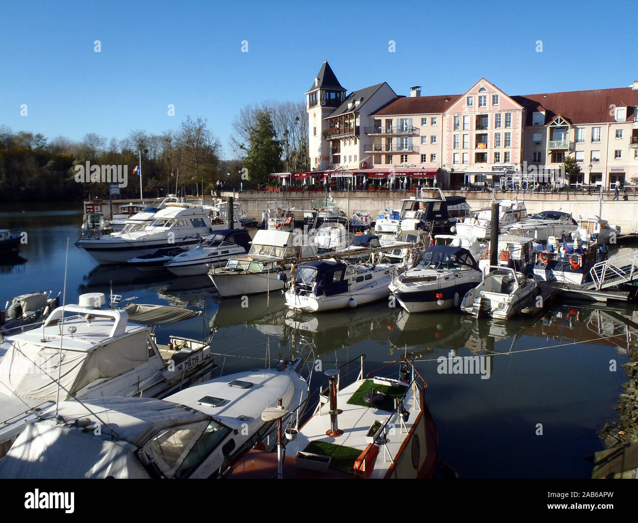 Cergy, France on December 2, 2012: Port Cergy is a marina on the River  Oise. The site comprises both housing and recreational yachtsl. The  northern pa Stock Photo - Alamy