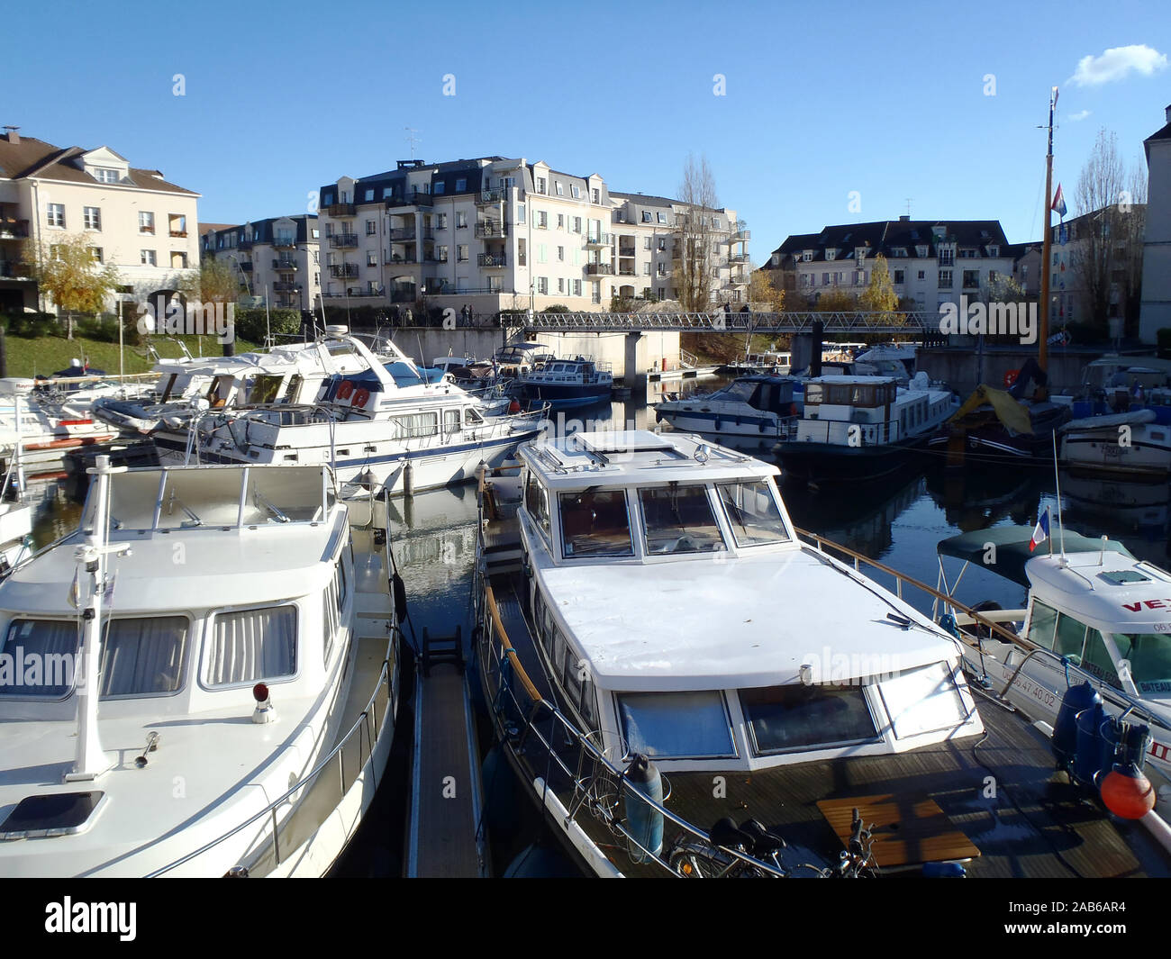 Oise boat france hi-res stock photography and images - Alamy