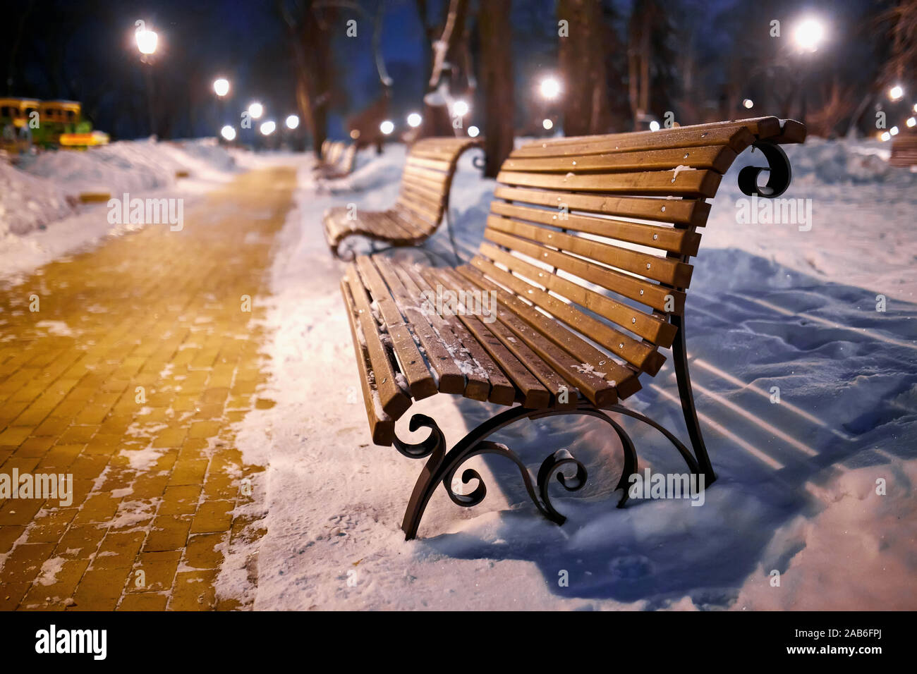 Alley benches in snowy city hi-res stock photography and images - Alamy