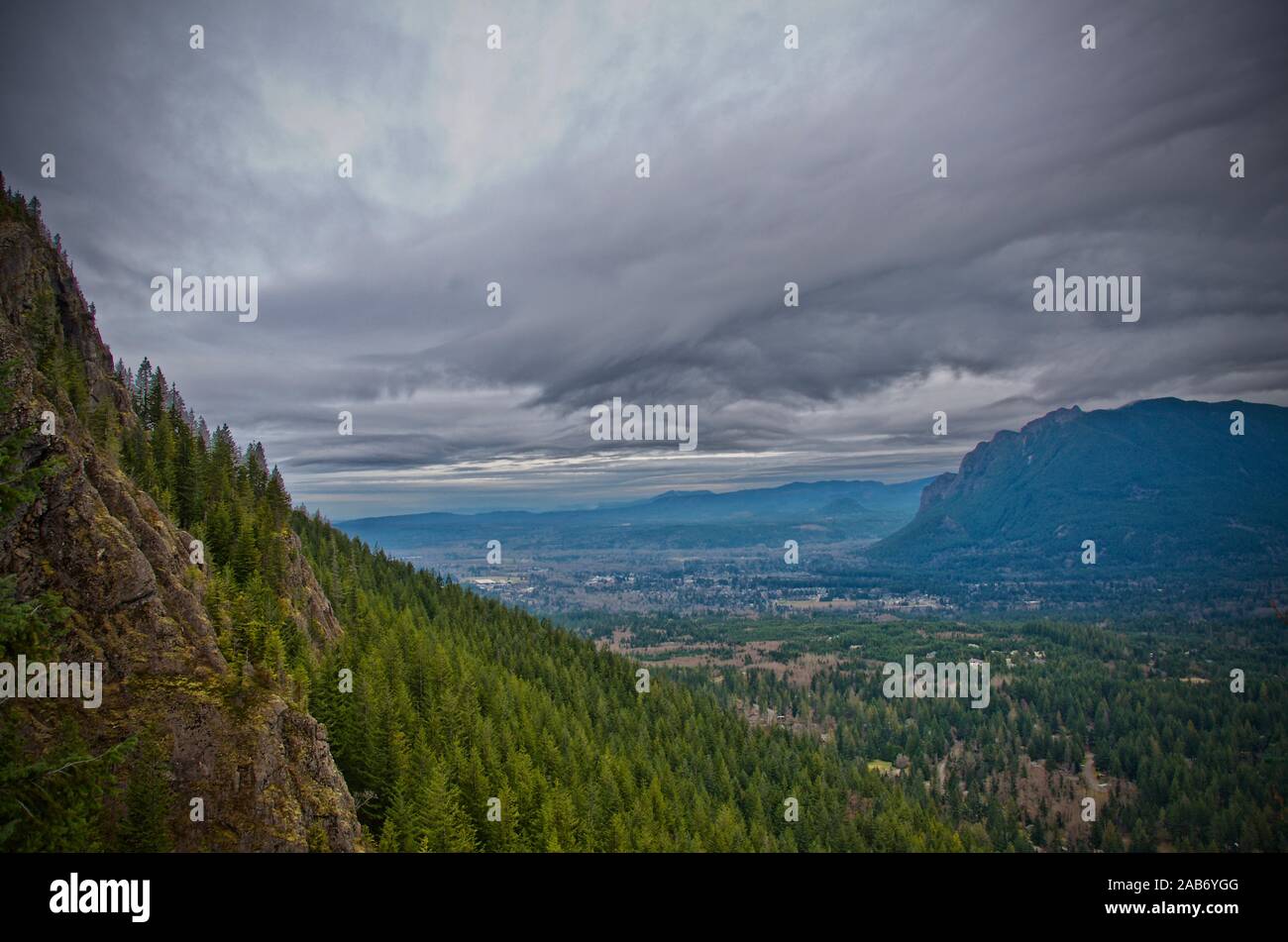 The view from the top of Rattlesnake Ledge on a cool pacific northwest