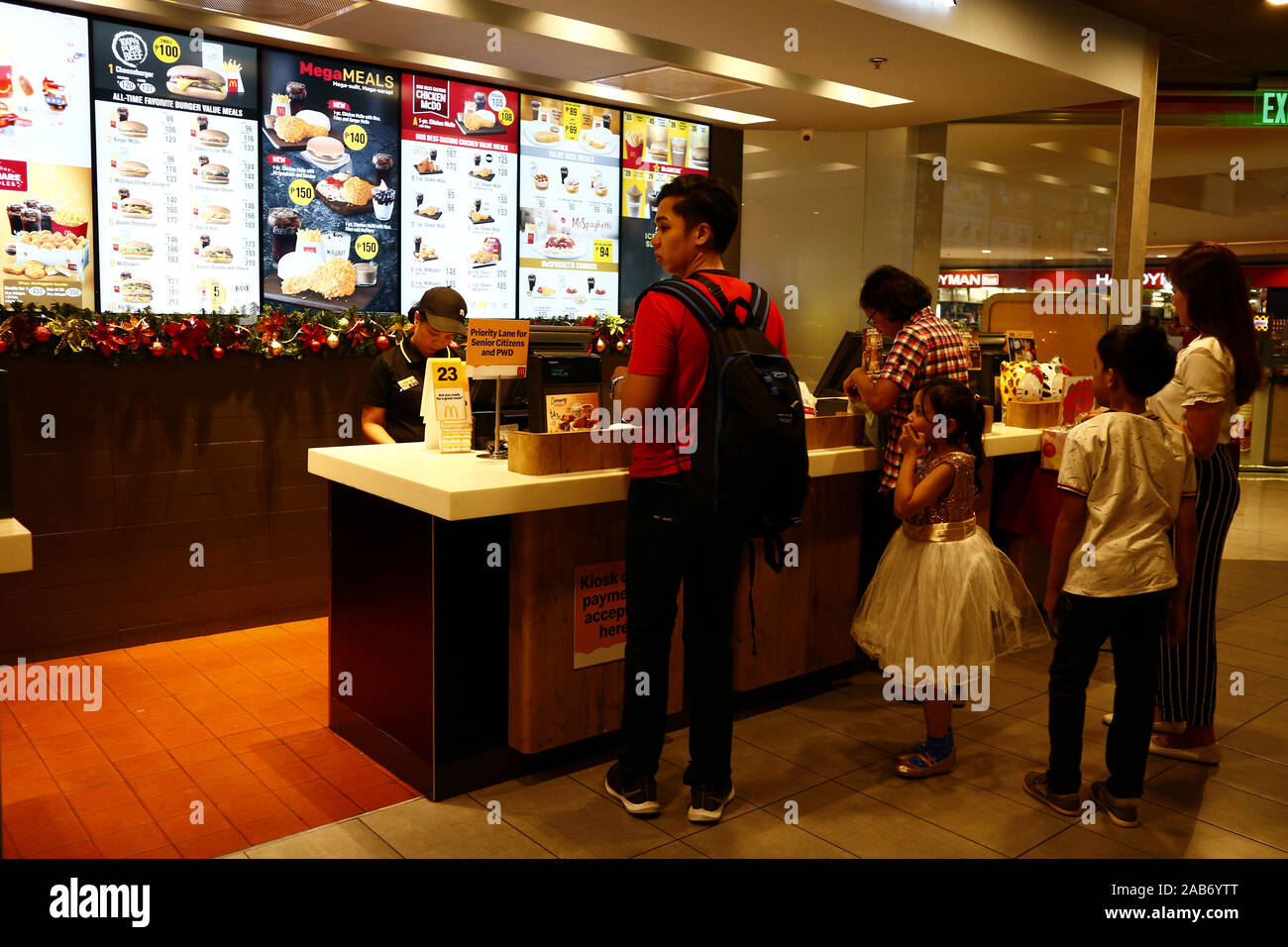 Mcdonalds Cashier High Resolution Stock Photography And Images Alamy