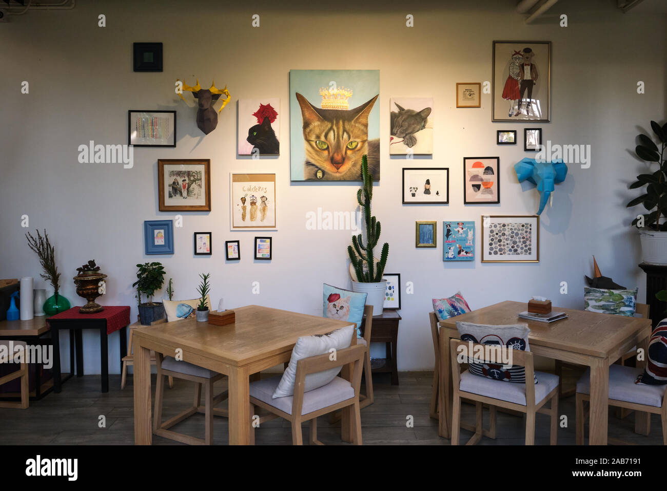 A prettily decorated café in Phuket Town, Phuket, Thailand (SomSak Café in Baan Suwantawe hotel-apartment) Stock Photo