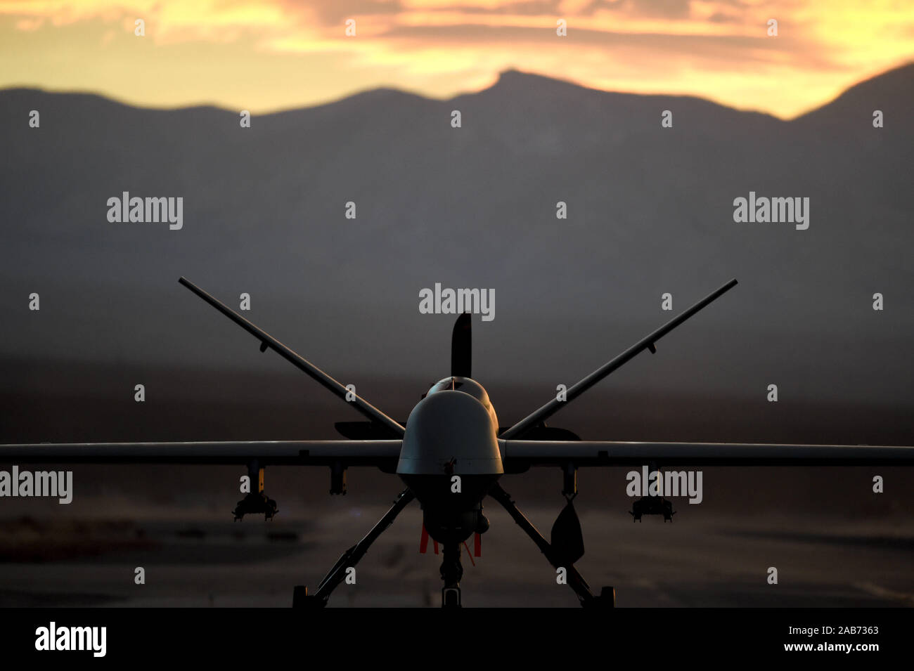 Line 365 hi-res stock photography and images - Alamy