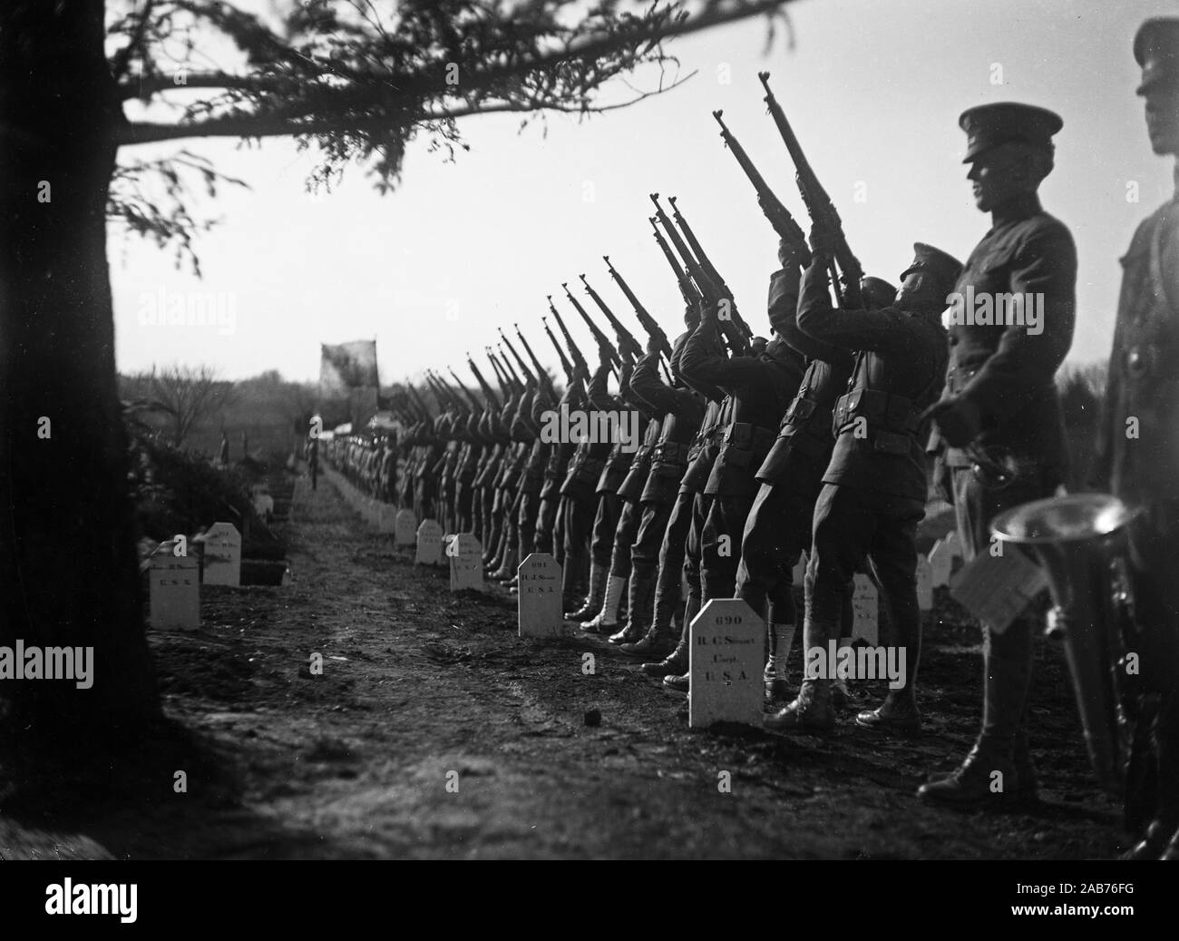 Early 1900s funeral hi-res stock photography and images - Alamy