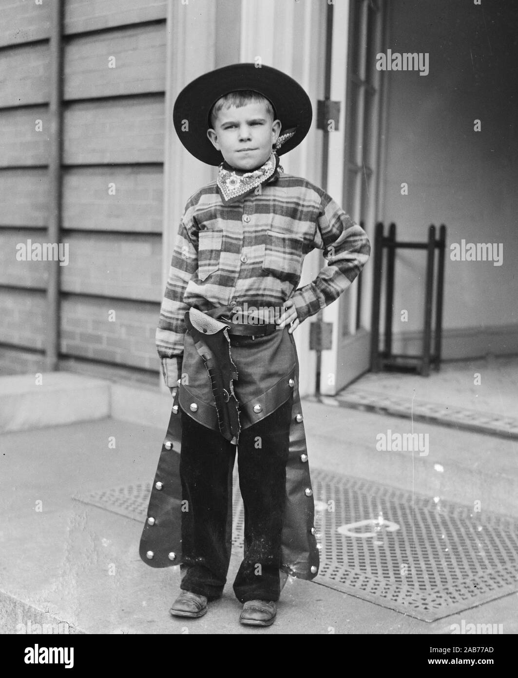 Cowboy Boys Kids Childrens Costume Outfit Fancy Dress with GUN /& WHIP Age 4-9
