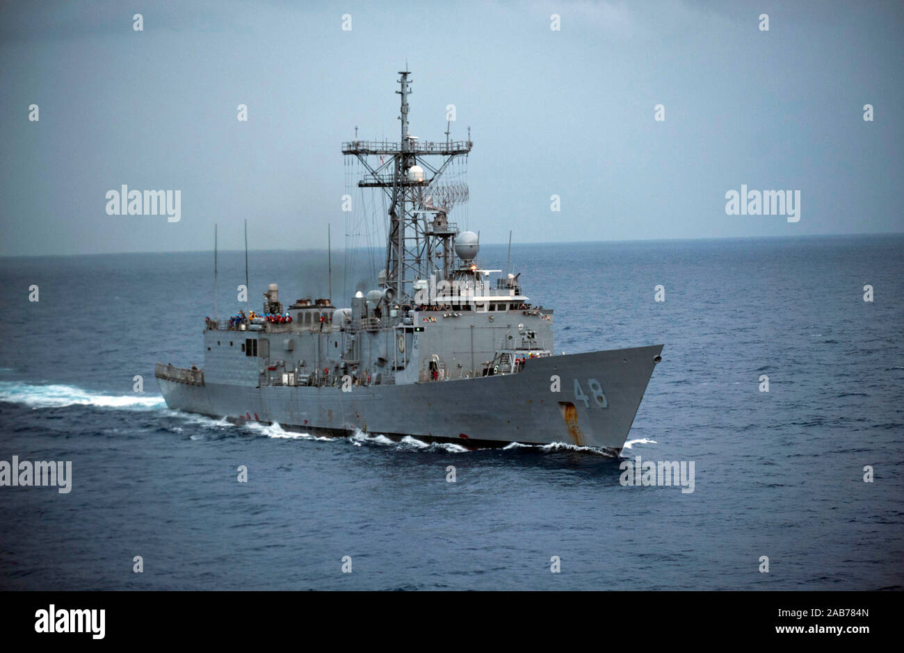 SOUTH CHINA SEA (Oct. 15, 2012) The Oliver Hazard Perry-class frigate USS Vandegrift (FFG 48) is underway in the South China Sea. Stock Photo