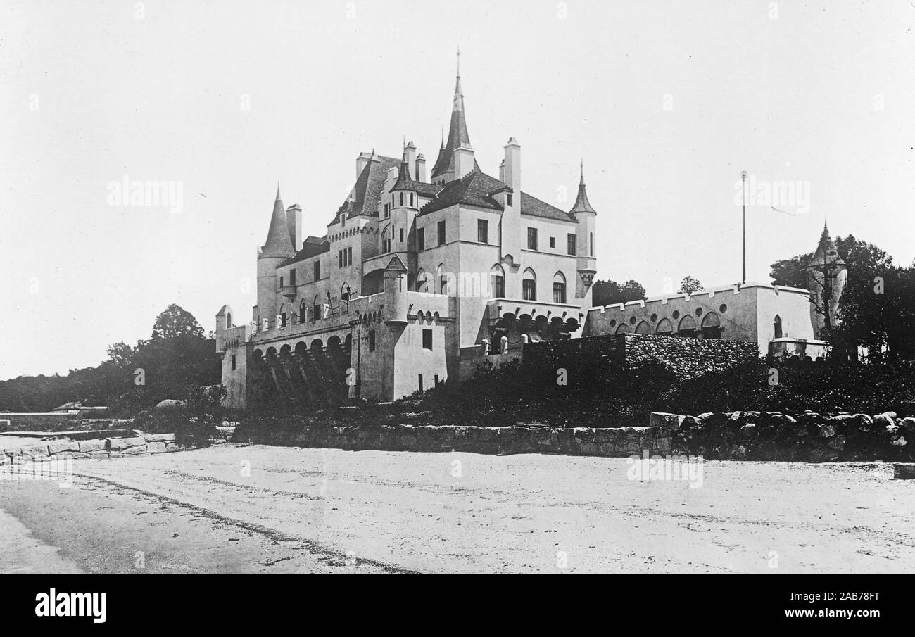 Mrs. O.H.P. Belmont house [Beacon Towers, Sands Point, New York ca. 1922 Stock Photo