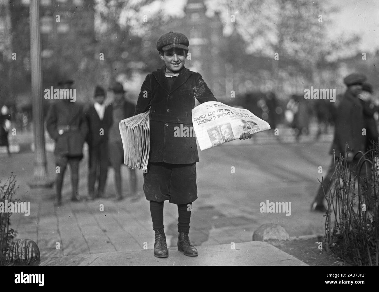 1910s newsboy hires stock photography and images Alamy