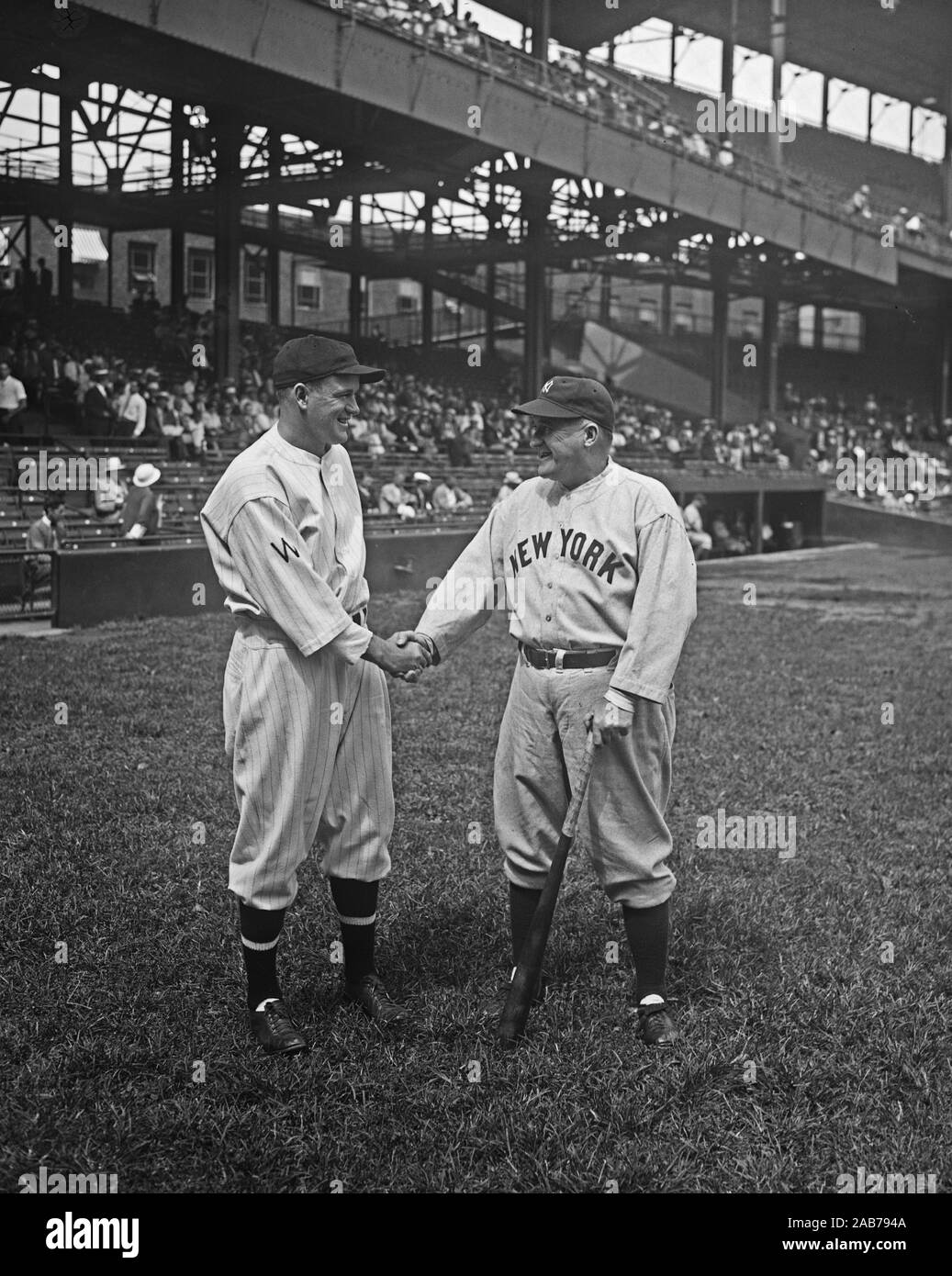 Baseball teams shake hands hires stock photography and images Alamy
