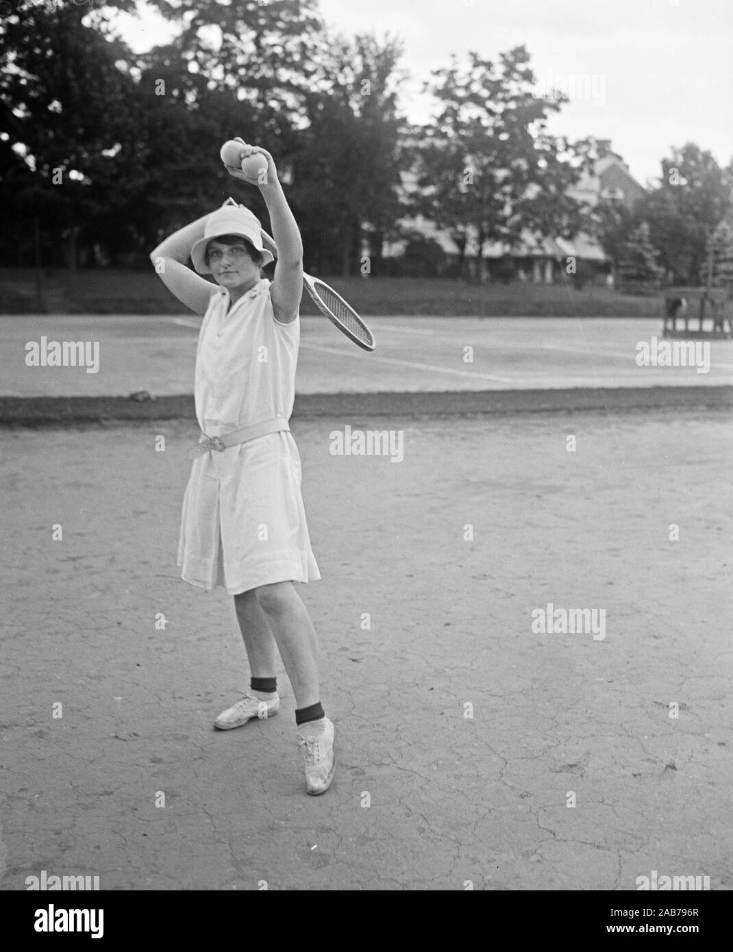 1920s women tennis players hi-res stock photography and images - Alamy
