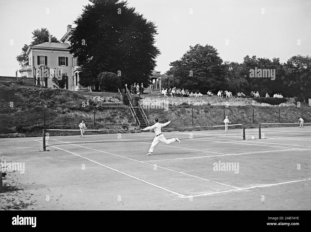 Early 1900s Tennis - Players on a tennis court with club house in  background ca. 1915-1923 Stock Photo - Alamy