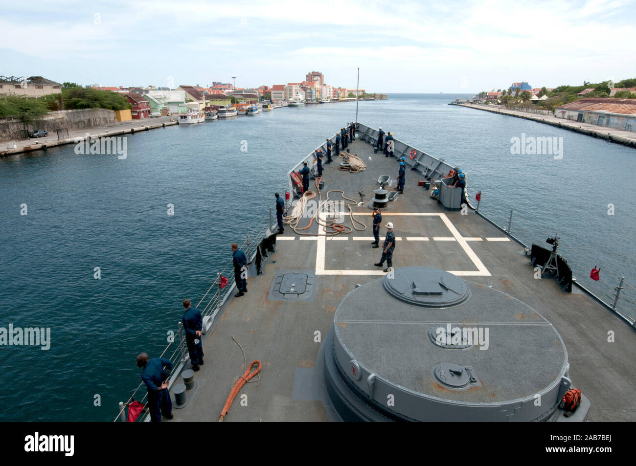 Willemstad Curacao Aug 31 2012 Sailors Man The Rail On The Foc Sle During A Sea And Anchor Detail As The Oliver Hazard Perry Class Guided Missile Frigate Uss Underwood Ffg 36 Departs Willemstad Curacao