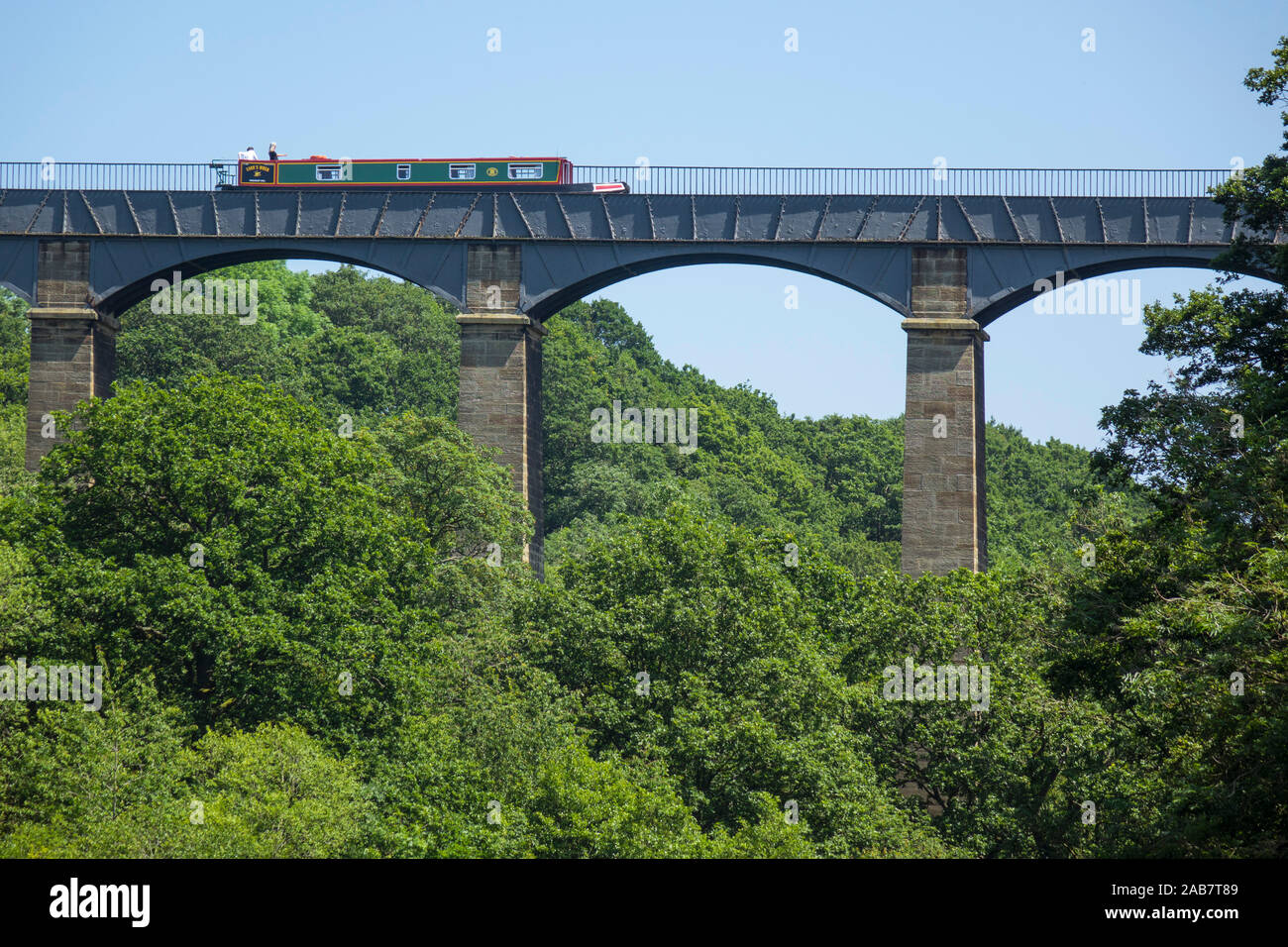 Llangollen Canal passes over River Dee valley at Pontcysyllte Aqueduct, UNESCO, Denbighshire and Wrexham, Wales, United Kingdom, Europe Stock Photo