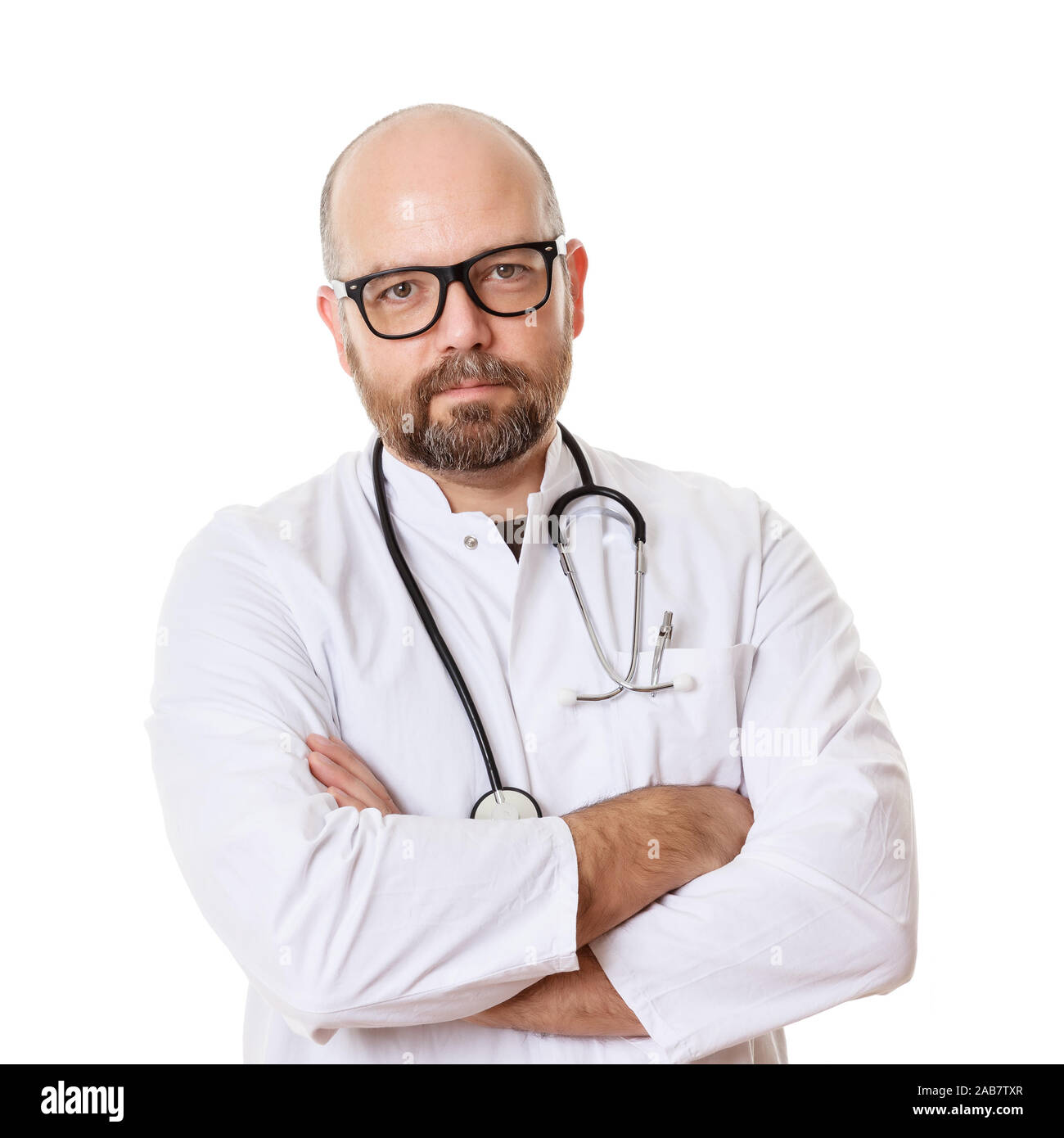 Ein weiss-gekleideter Arzt mit Stethoskop vor weissem Hintergrund Stock Photo