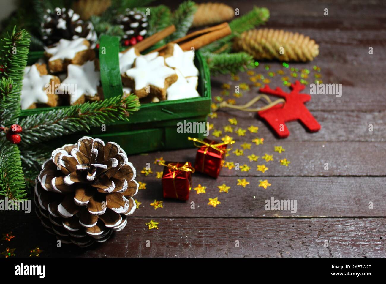 The picture shows a wonderful christmas decoration with cinnamon stars