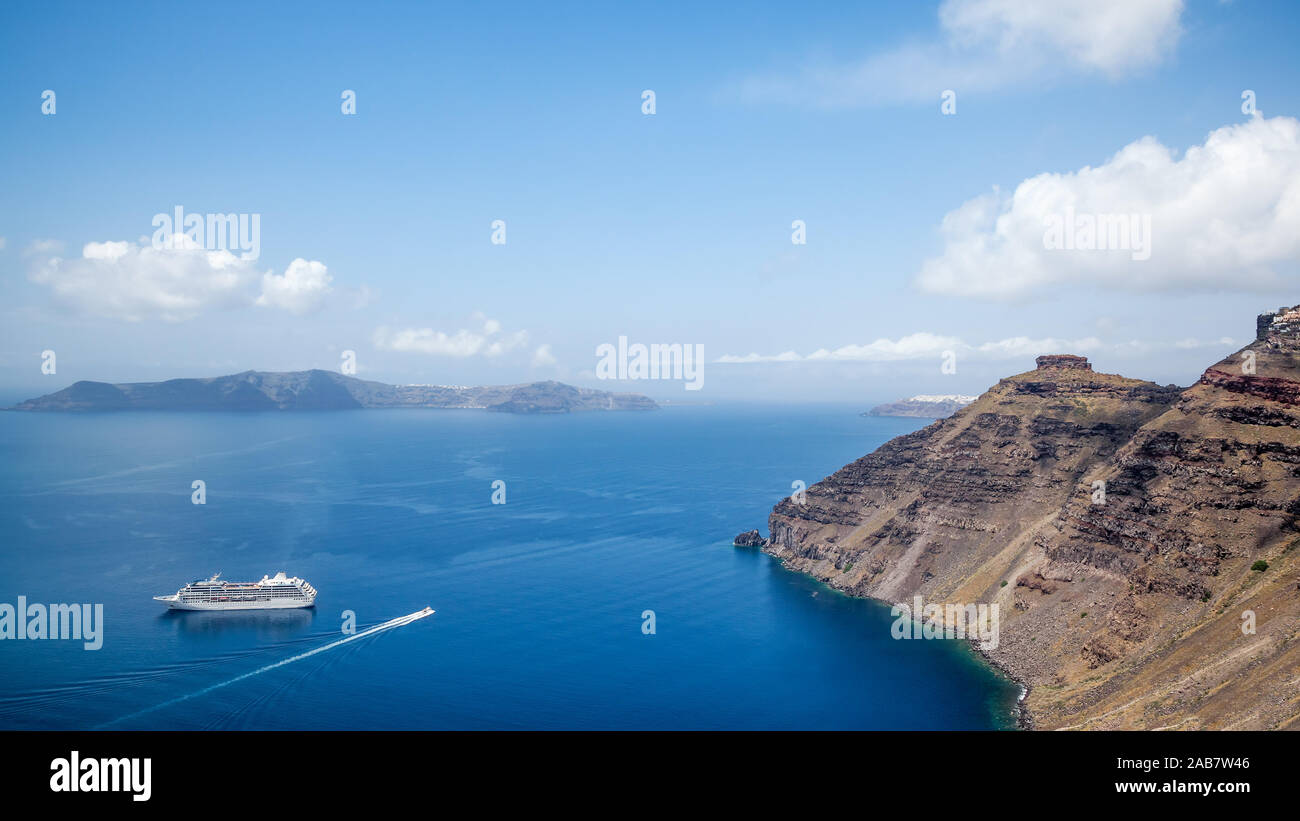 Schoener Blick auf Santorini in Griechenland Stock Photo