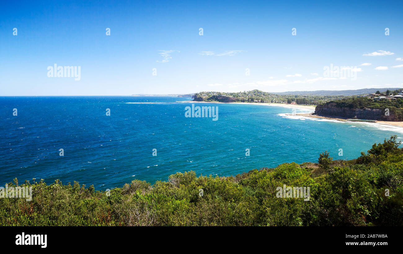 Ein Blick von der Kueste Sydneys auf das offene Meer Stock Photo