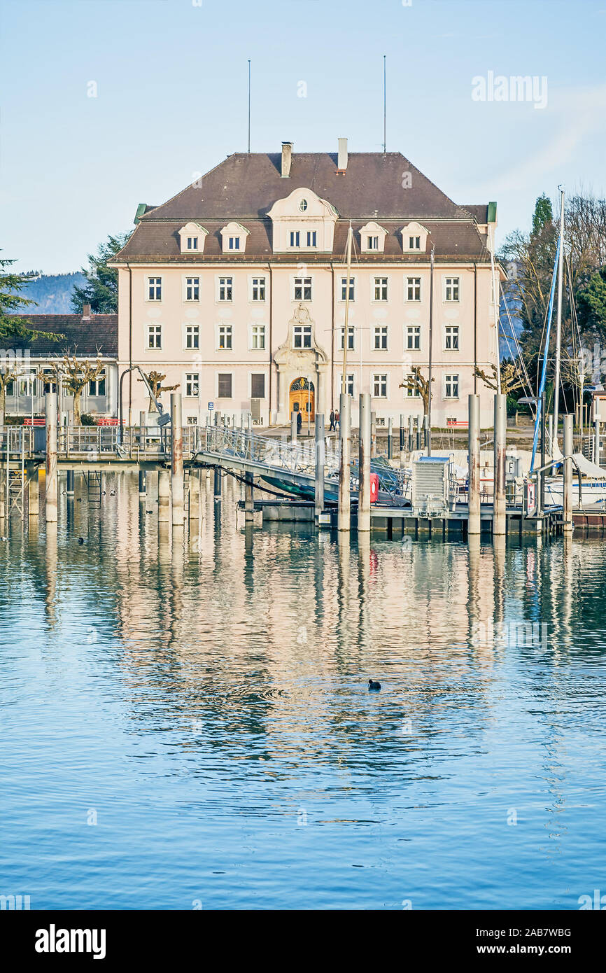 Ein Blick auf das historische Finanzamt in Lindau, Deutschland Stock