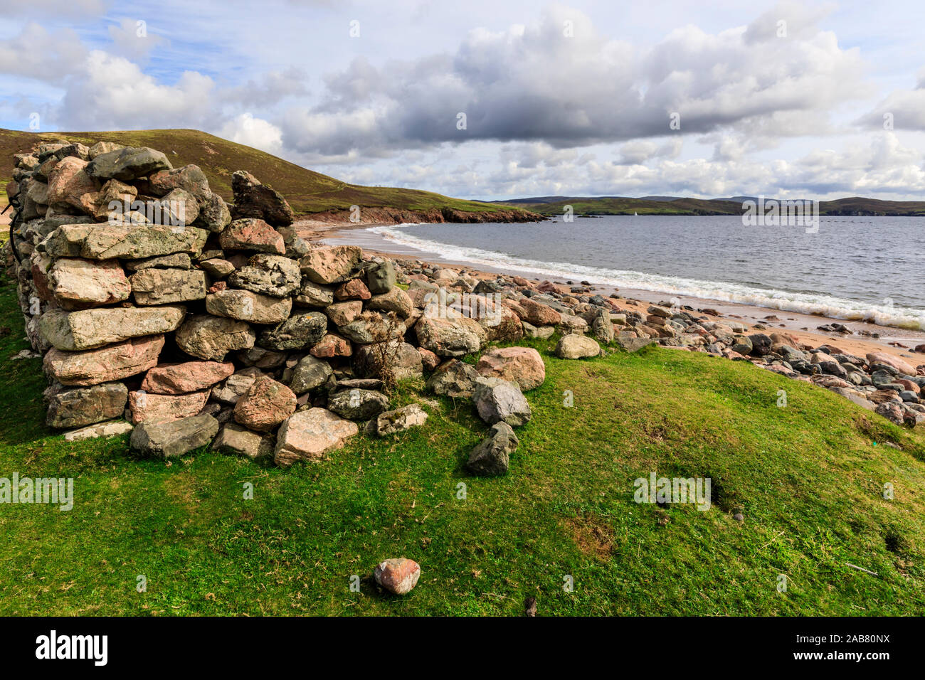 Little Ayre, ruined croft house, red sand beach, red granite rocks, Muckle Roe Island, Shetland Isles, Scotland, United Kingdom, Europe Stock Photo