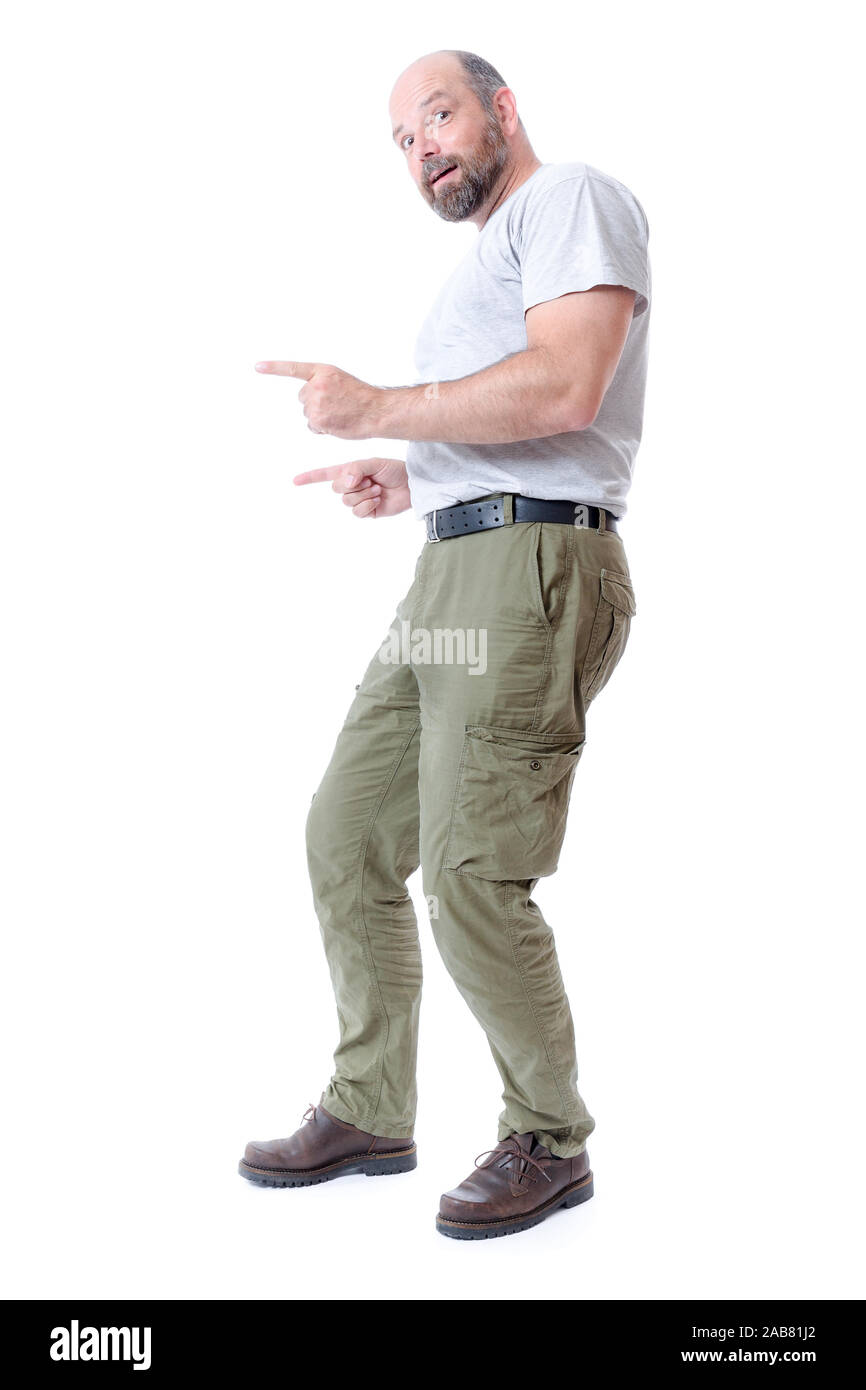 Ein Mann mit Bart vor weissem Hintergrund, der auf etwas zeigt Stock Photo