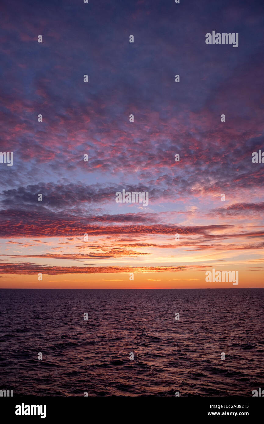 The midnight sun setting over Baltic Sea, Atlantic Ocean, Russia, Europe Stock Photo