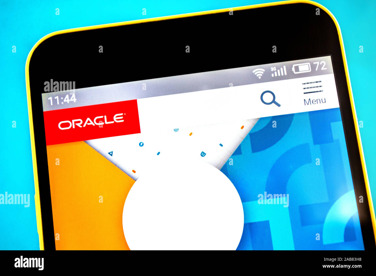 Berdyansk, Ukraine - April 25, 2019: Illustrative Editorial of Oracle website homepage. Oracle logo visible on the phone screen. Stock Photo