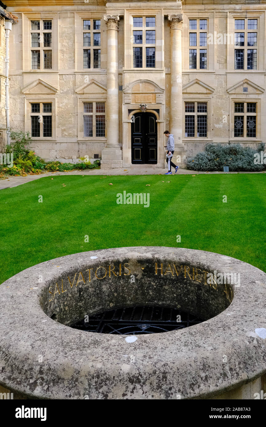 The Medieval Well in The Front Quad at St Edmund Hall was uncovered in 1926 during the construction of a new lecture room. Stock Photo