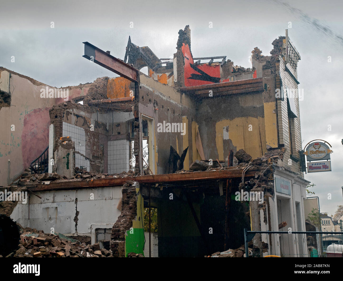 Tear down building hi-res stock photography and images - Alamy