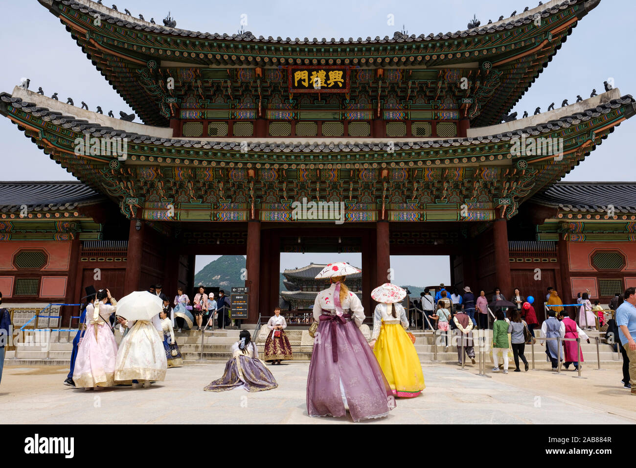 Visitors at Heungnyemun, an inner gate of Joseon-Dinasty Gyeongbokgung Palace, Jongno-gu, Seoul, South Korea. Stock Photo