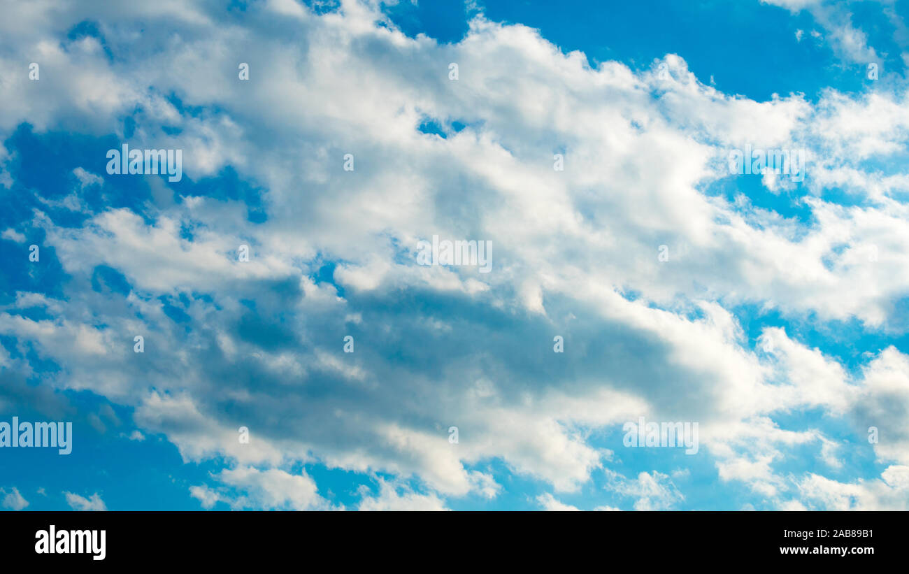 Lush blue sky with beautiful puffy white clouds Stock Photo - Alamy