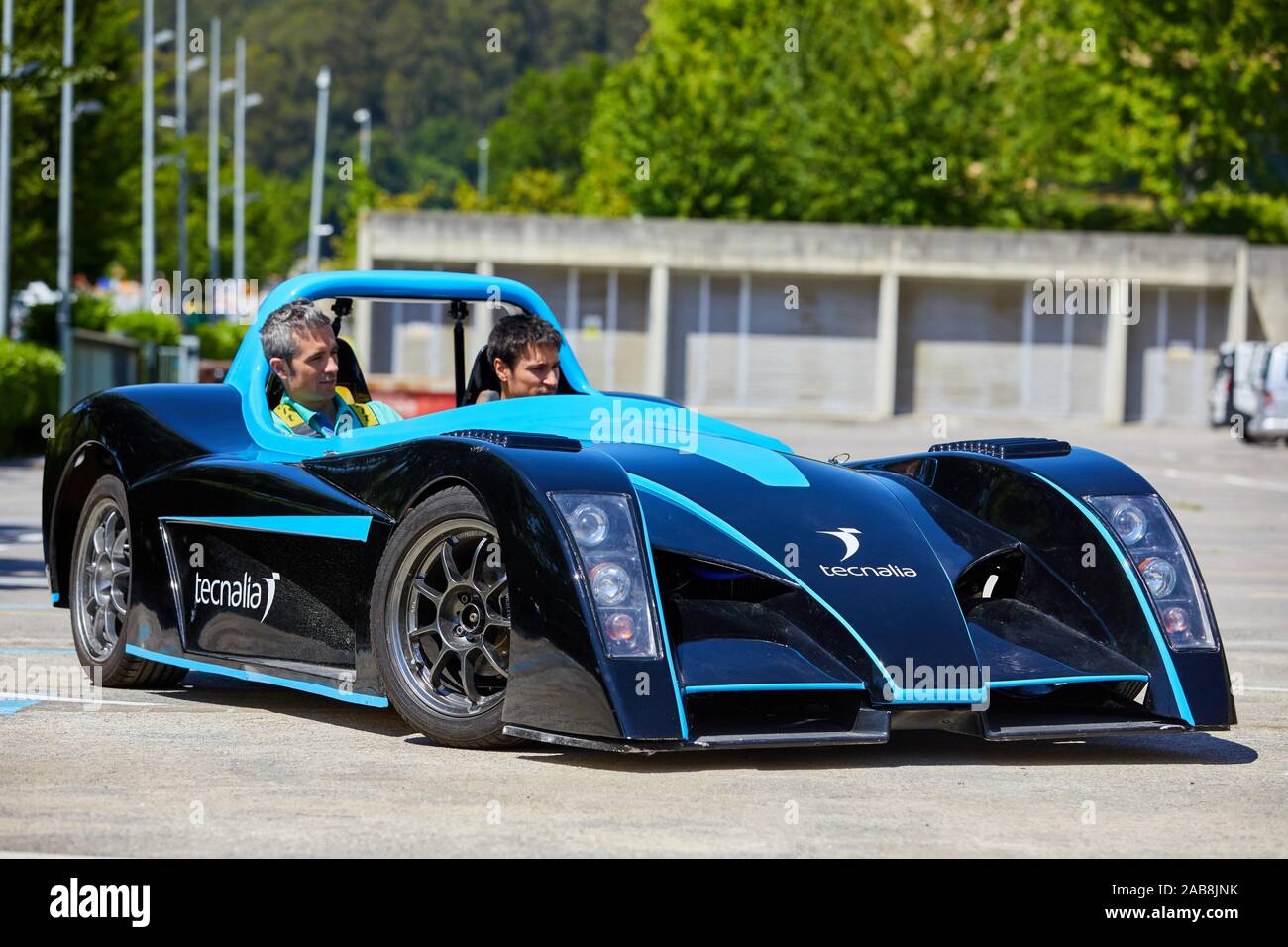 Dynacar, electric vehicle, Researchers work in electric car, Industry