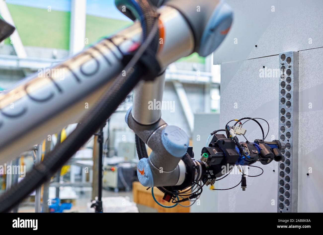 Use of flexible robotics in industrial manufacturing processes, Mobile