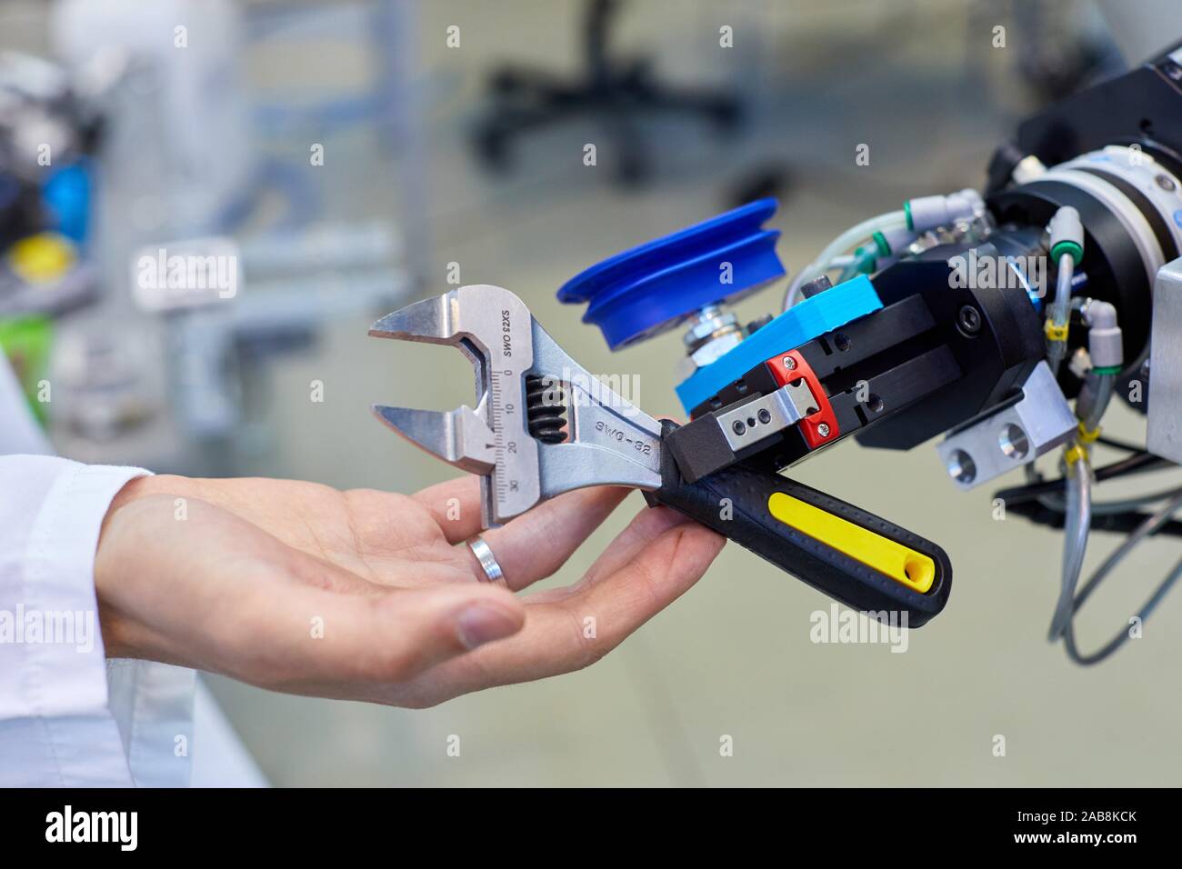 Use of flexible robotics in industrial manufacturing processes, Mobile