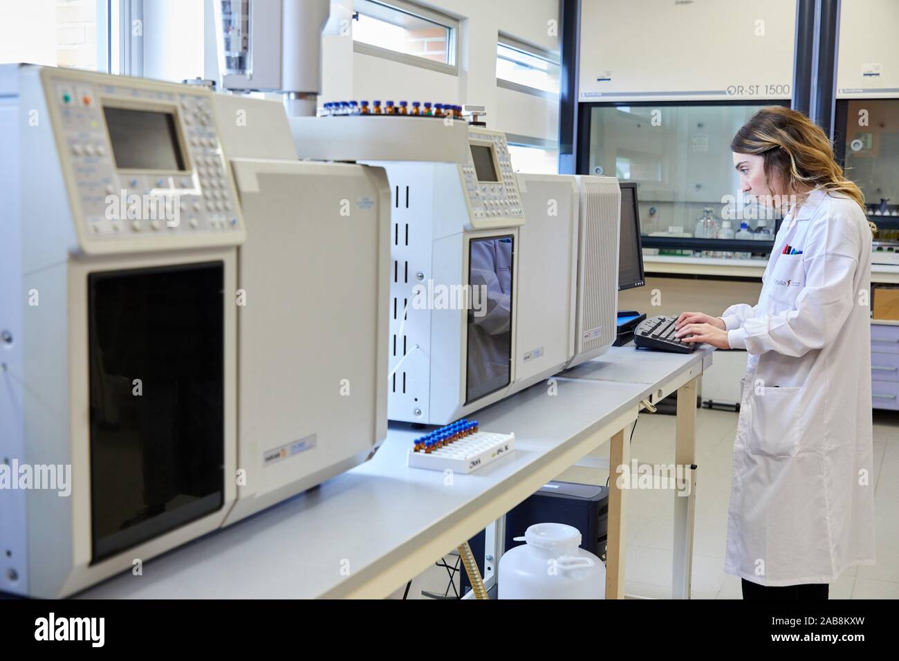 Researcher, Gas and liquid chromatograph, Biotechnology Laboratory