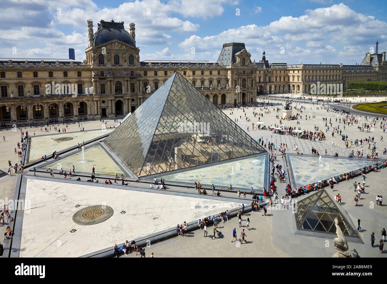 Musée du Louvre - Pyramide, The Louvre Pyramid is a large g…