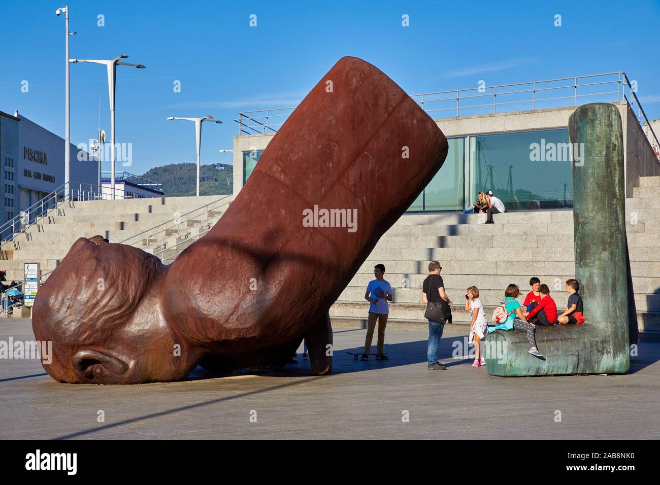 '''Bañistas no Areal'', Francisco Leiro, Promenade, Port, Vigo, Pontevedra, Galicia, Spain Stock Photo