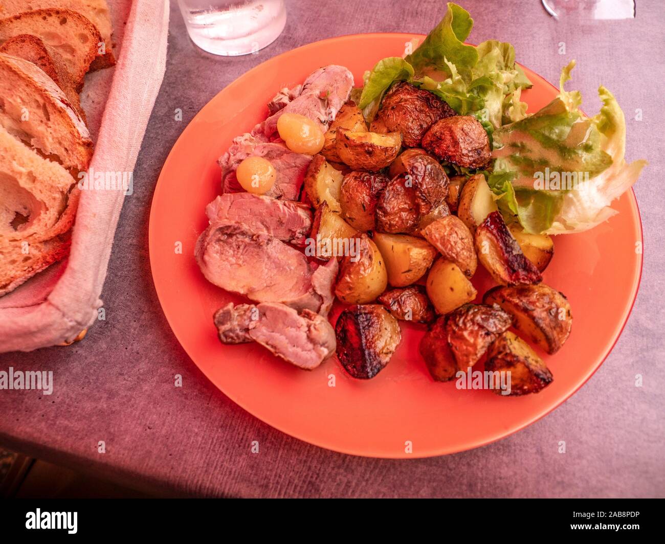 France, food, ''Filet Mignon avec oignn risolet au cidre et pomme de terre, au herbes de Provence'' (pork sirlion, with cider cooked oignons, and Stock Photo