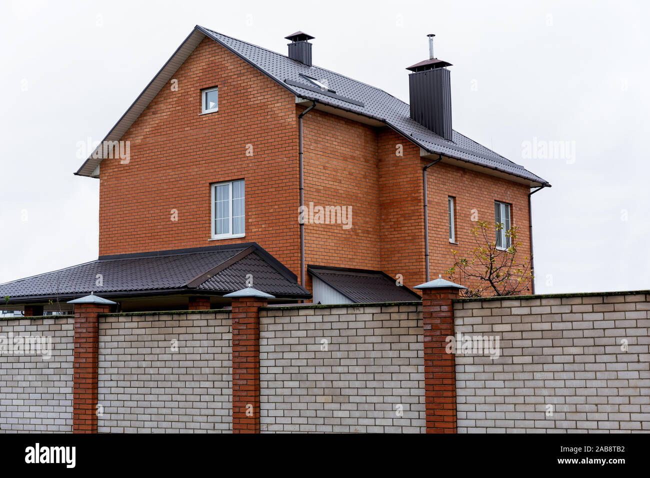Build a brick fence hi-res stock photography and images - Alamy